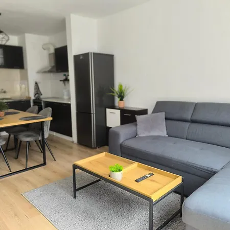 Majestic Apartment *