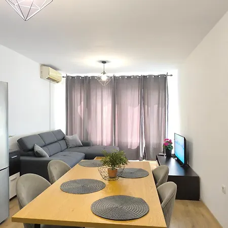 Апартаменты Majestic